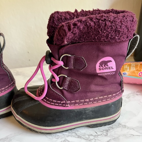 Sorel toddler Girls snow boots. - Picture 7 of 10
